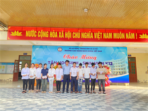 TRƯỜNG CĐ BÁCH KHOA  VIỆT NAM ĐÓN HSSV TOÀN TRƯỜNG  TỰU TRƯỜNG NĂM HỌC MỚI 2024-2025