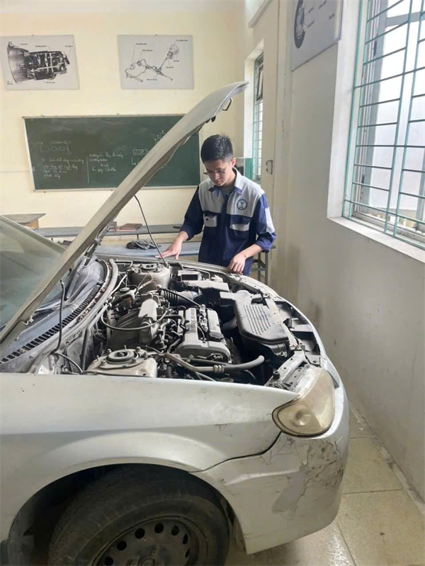 Học Công nghệ ô tô tại VCST ra trường làm gì?