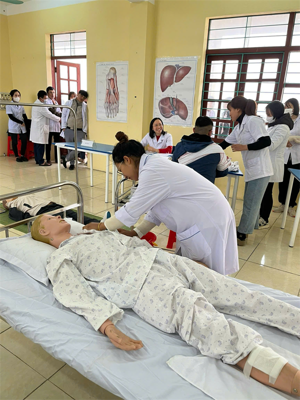 Ngành chăm sóc sức khỏe hút sinh viên 2k8 xét tuyển: Xu hướng chọn nghề thực tế và bền vững tại VCST