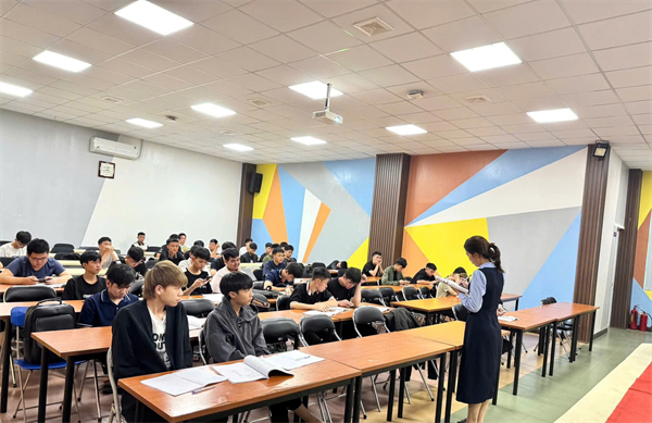 Lộ trình học tập đến có việc làm cho sinh viên tại VCST: Từ giảng đường đến doanh nghiệp