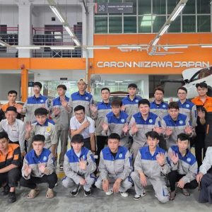 Mục sở thị buổi thực hành của sinh viên Công nghệ Ô tô VCST tại gara Caron Niizawa Japan