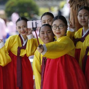 Học ngành Ngôn ngữ Hàn Quốc khó không? Dễ xin việc không? Học xong làm gì?
