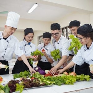 Học ngành Kỹ thuật chế biến món ăn tại VCST có gì nổi bật? Cơ hội nghề nghiệp ra sao?