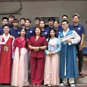 Một tiết học tiếng Hàn tại VCST: Khi lớp học trở thành “Góc Seoul thu nhỏ”