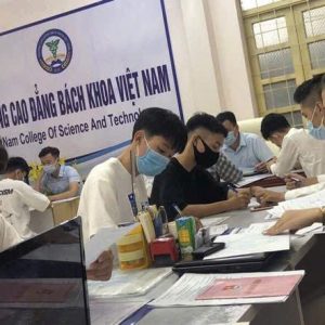 Không khí nhập học tại VCST của Tân sinh viên “nóng” hơn cả nắng hè 40 độ tháng 6