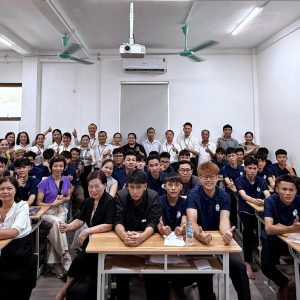 Rộn ràng không khí nhập học của tân sinh viên ngành Công nghệ Ô tô tại VCST